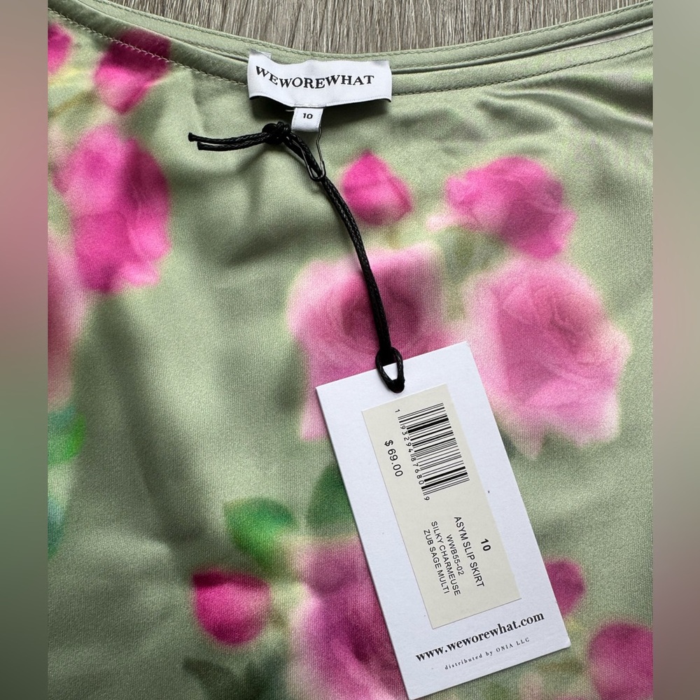 WeWoreWhat Romantic Rose Print Mini Slip Skirt Size 2,10 NWT - Picture 7 of 8